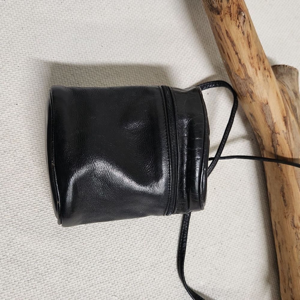 Ann Taylor vintage leather cylinder bag crossbody